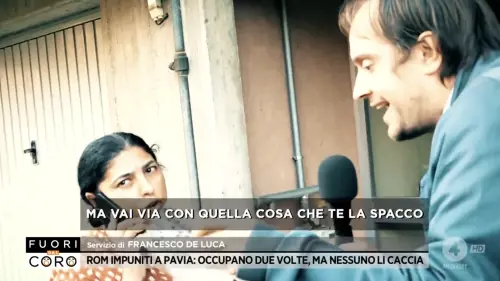 "Te la spacco". Rom abusiva minaccia la troupe di Fuori dal Coro