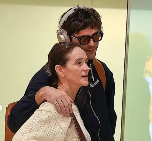 Jacob Elordi insieme alla madre Melissa (Foto Social)