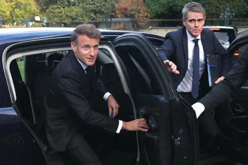 La mossa di Macron per uscire dalla crisi: un grande centro con Borloo premier