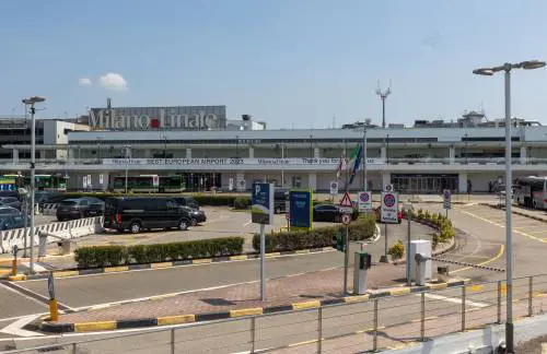Bloccò la pista di Linate: tunisino irregolare rimpatriato per attentato alla sicurezza