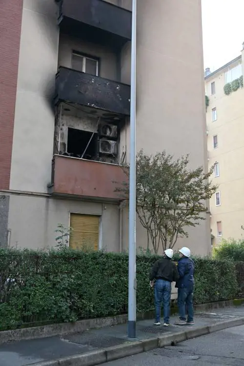 Dietro il rogo il figlio 55enne: "Aveva già tentato il suicidio"