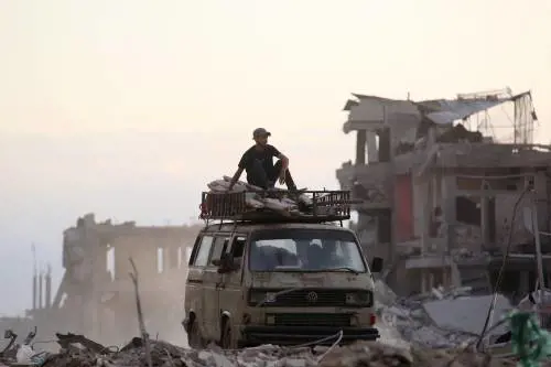 Gaza, Netanyahu: "Domani inizia il percorso di guarigione". Sui palazzi di Gerusalemme le scritte "Grazie Trump"