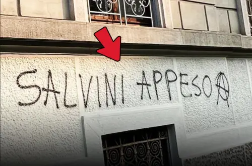 Scritta choc su un muro a Milano contro Matteo Salvini. Il ministro:"Nessuna paura"