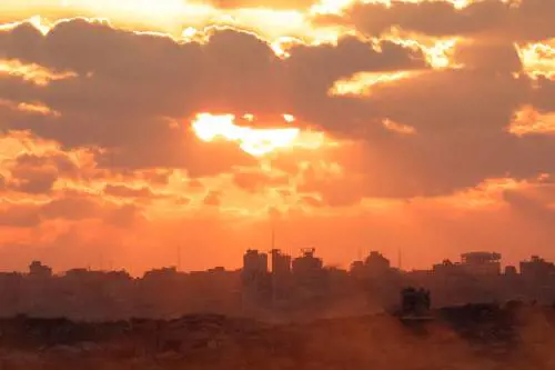 Diretta | Israele cancella le sanzioni, ma Rafah resta chiuso. Netanyahu avverte: "Hamas si disarmi o sarà l'inferno"