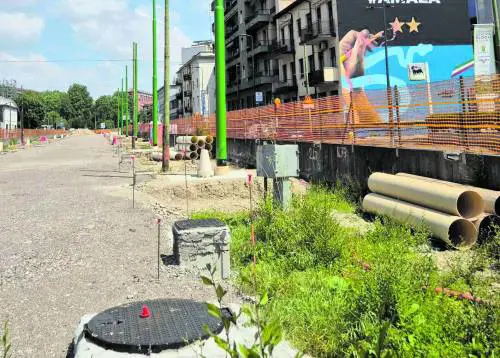 Amianto nel cantiere di piazzale Stuparich. Extracosti e si allontana la fine dei lavori