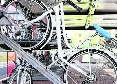 Inaugurate velostazioni alla Bicocca: hanno spogliatoi e attrezzature per le bici