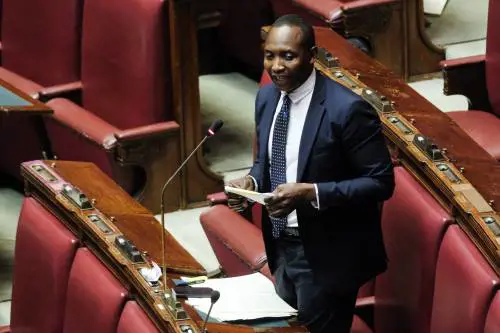 L'ultima conversione di Soumahoro: ora vuole aiutare i migranti a casa loro