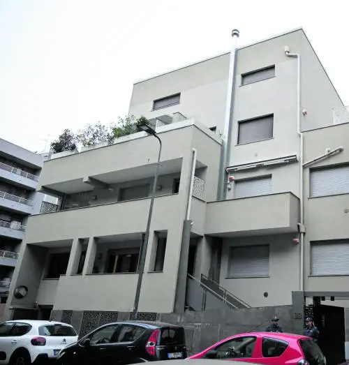 Imprenditrice ed ex modella, sempre assieme alla sua cagnolina