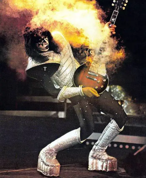 Addio a Ace Frehley. Il chitarrista e fondatore dei Kiss è morto a 74 anni
