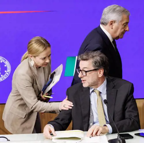 Deficit-PIl, Italia presto sotto il 3%. La premier: "Così Stato più snello"