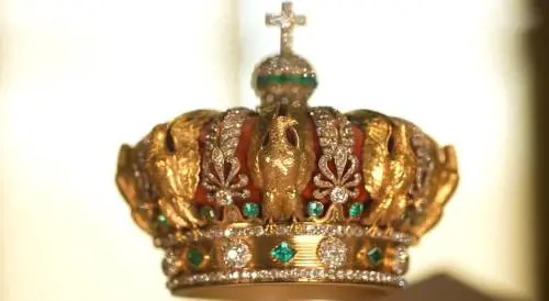 Il diadema e le spille delle regine francesi: il bottino inestimabile (e la corona ritrovata)