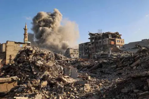 Altri raid contro Hamas. Israele: "Ci ha attaccati". E blocca gli aiuti a Gaza