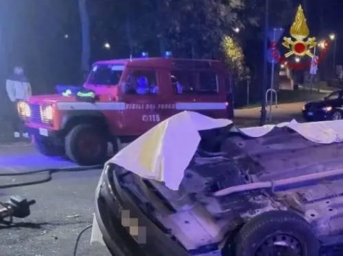 In auto a velocità folle: morti tre amici di 20 anni