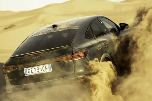 Audi SQ6 Sportback e-tron: il raid nel deserto del Sahara