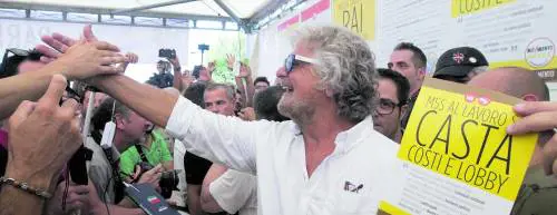 Botte, insulti, linciaggi mediatici. La libertà di stampa secondo i 5s