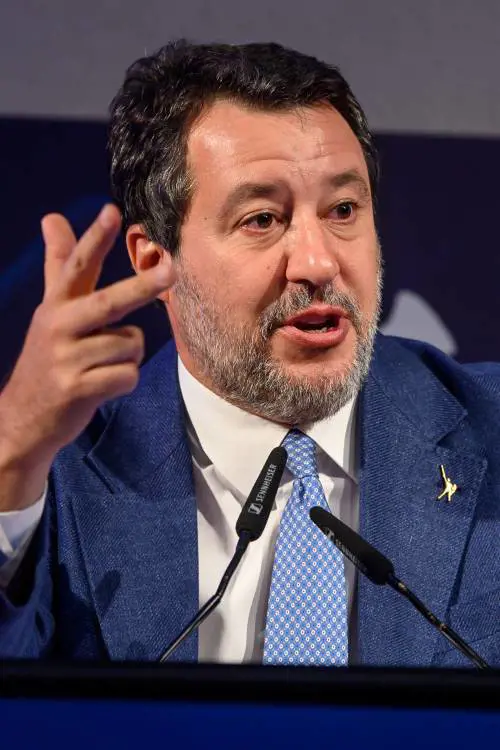 Lombardi contro Vannacci. E Salvini arbitra la sfida