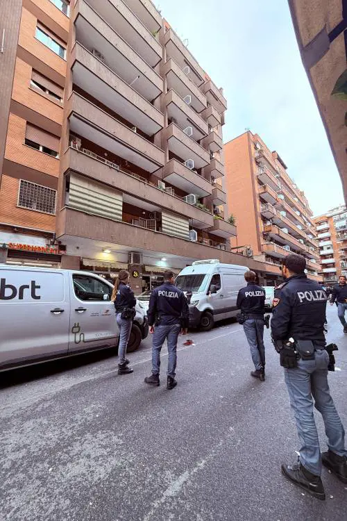 Bambino caduto dal balcone:"Condizioni stabili, escluso il peggio"