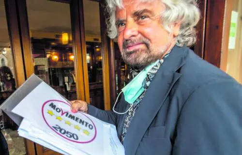 Affondo di Grillo: si riprende sul web il logo dei 5 Stelle
