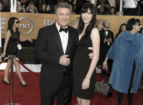 "Narcisisti e tossicodipendenti": La figlia di Kim Basinger e Alec Baldwin contro i genitori