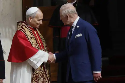 Re Carlo in visita da Papa Leone XIV: l'ombra della pergamena che portò allo scisma