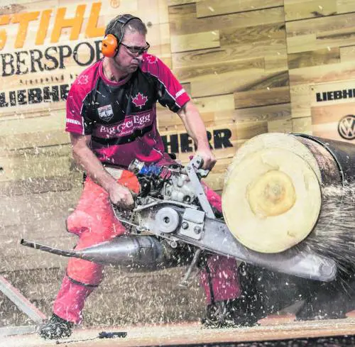 Il Mondiale dei taglialegna a colpi di ascia e motosega