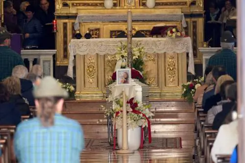 Bara bianca e musica, l'ultimo saluto a Pamela Genini. "Uomini desiderosi solo di possedere"