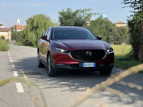 Mazda CX-30 2025: guarda il video del crossover con il nuovo 2.5 ibrido