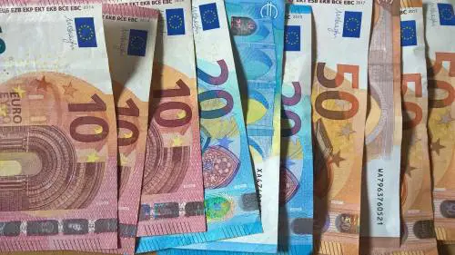 Banconote e monete danneggiate, ecco come si possono sostituire e quanto costa farlo