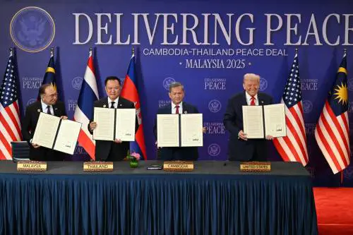 Trump media la pace tra Thailandia e Cambogia: firmato a Kuala Lumpur l’accordo di cessate il fuoco