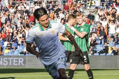 La Roma passa a Sassuolo con un lampo di Dybala: i giallorossi raggiungono il Napoli in vetta