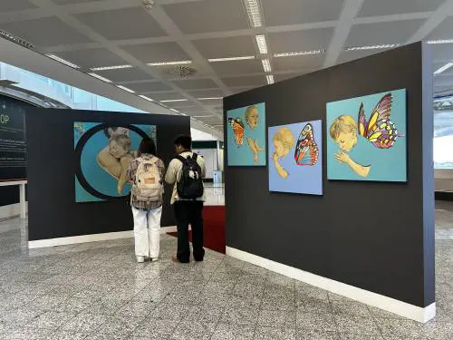 Stellar Flights, i quadri di Silvia Rastelli a Malpensa
