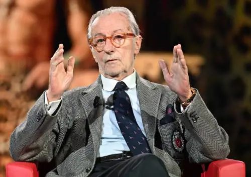 Paura per Vittorio Feltri, aggredito in pieno giorno da due balordi: il racconto choc