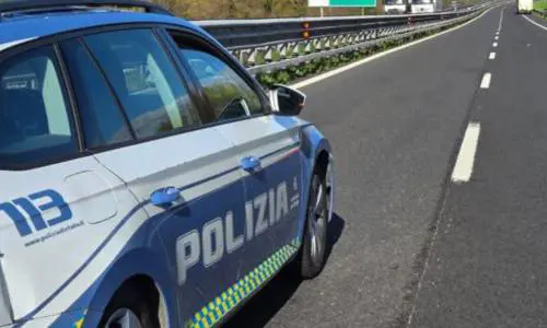 Donna accoltellata a Roma: "Aggredita dal mio compagno"