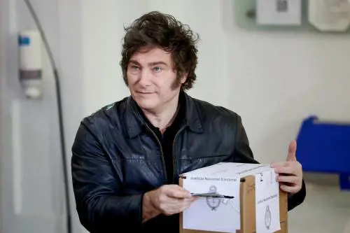 Sostegno cruciale degli Usa. Nel momento più difficile un plebiscito per le riforme