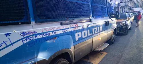 Assalto alla camionetta della polizia a Torino