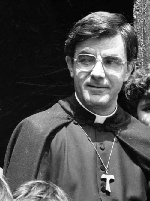 L'arresto plateale e la condanna. "Quel fango su padre Rassello, prete scomodo al Rione Sanità"