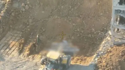 Il corpo dell'ostaggio riesumato e riseppellito. Israele: "Il video che dimostra Hamas mente"