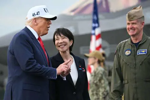 La sfida di Trump: "Abbiamo l'esercito più forte del mondo"