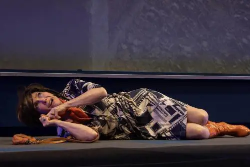 "Strappo alla regola" horror e comico. Amelia Monti in fuga da un assassino