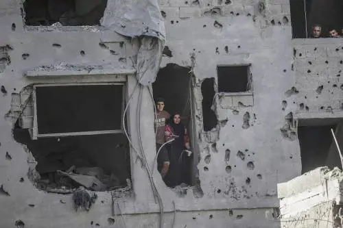 Gaza senza pace: raid e oltre 100 morti