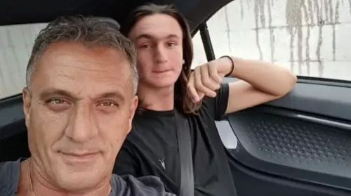 Walter Delogu insieme al figlio scomparso Evan (Foto Social)