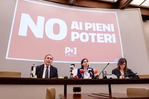 Opposizione divisa ma la Schlein vede "pericoli autoritari"