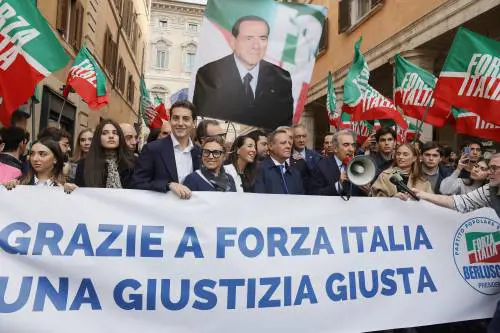 Piazza e megafoni, Forza Italia esulta. Marina: "La vittoria di mio padre Silvio"
