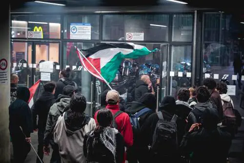 Gli ebrei: "Chi ci odia minaccia tutti"