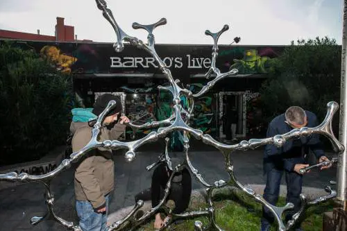 Le "Waterbones" di Loris Cecchini animano il Barrio's e partono per Roma