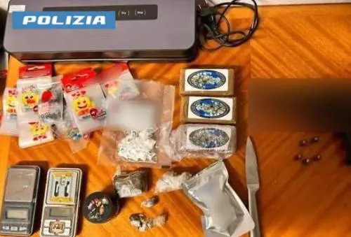 Pizzeria con spaccio, manette al titolare nel Milanese: aveva con sé esplosivi e un taser