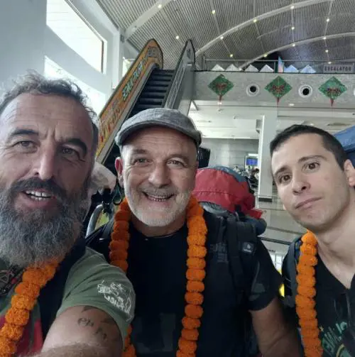 Alpinisti travolti dalla valanga in Nepal: un morto e 2 dispersi, l'allarme dell'amico