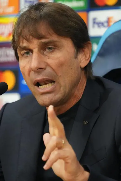 Conte, un mare di parole per far scordare i 6 gol presi