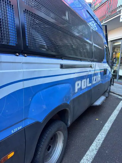 "Questo è tentato omicidio". L'ira degli agenti sugli scontri post-rave a Modena