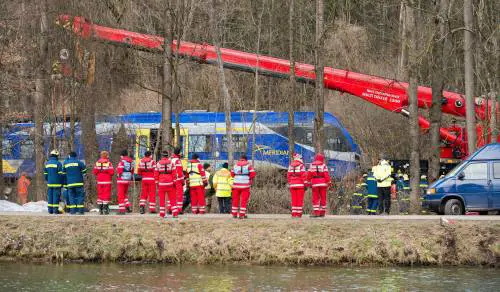 Disastro di Bad Aibling, il capostazione gioca con lo smartphone e i treni si scontrano